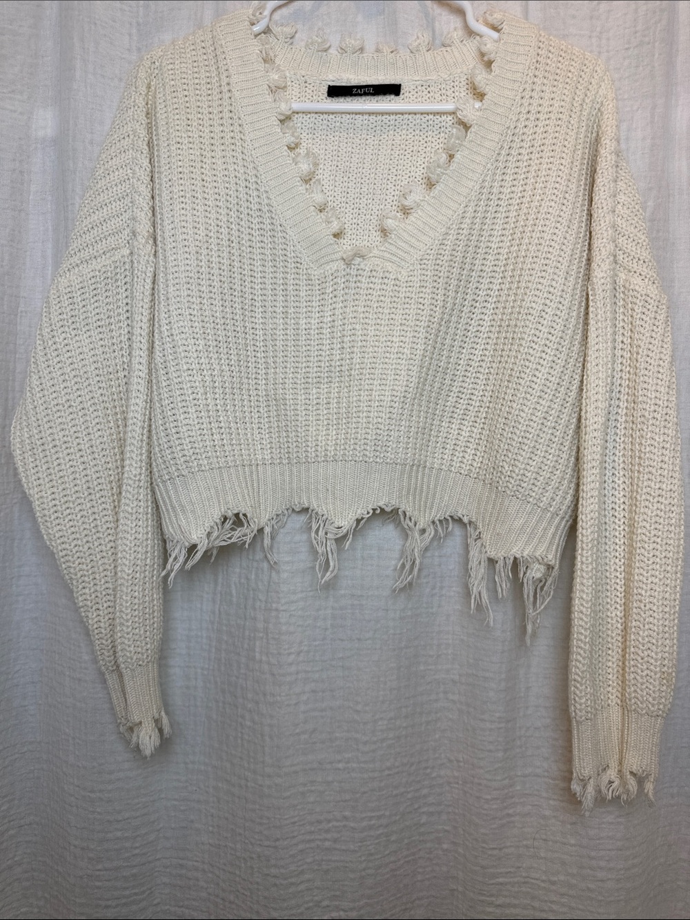 ZAFUL Cream Distressed V-Neck Cropped Knit Sweater